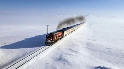 来自雪国的列车，驶过雪地的火车高清壁纸
