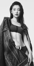 田依桐气质时装写真大片，传达女性真正的美，源于自信的美