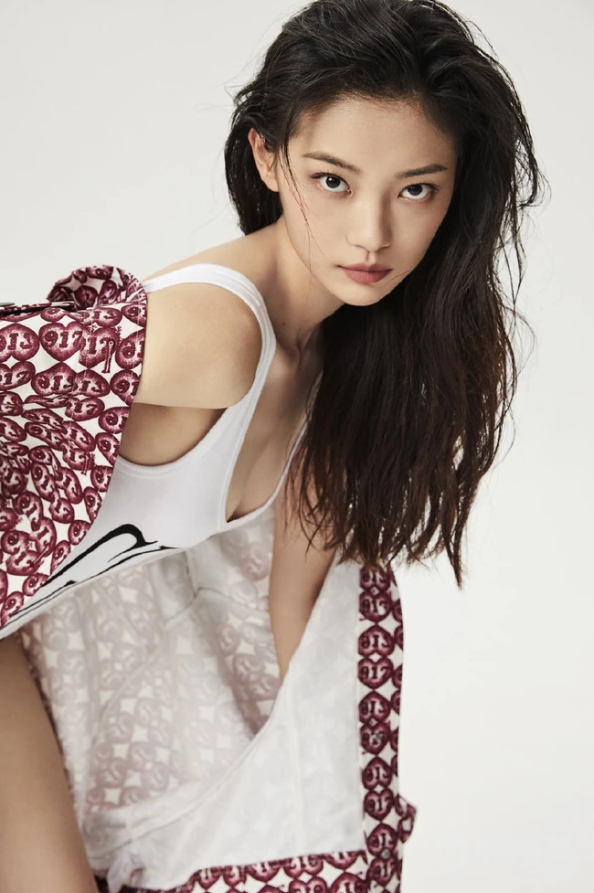 田依桐气质时装写真大片，传达女性真正的美，源于自信的美