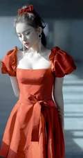 娜扎的匀称气质线条，是真白啊，绑发发型古力娜扎气质低领红裙写真图集