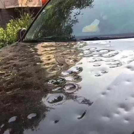 被冰雹砸过的车，这一堆的坑。。。