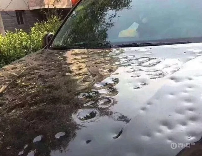 被冰雹砸过的车，这一堆的坑。。。