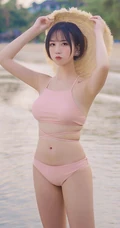 粉色泳装浪漫，身材略显匀称的漂亮可爱女生海边泳装温婉写真美照