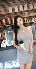 气质时尚模样佳，女生模特燕子紧身牛仔热裤、及紧身包臀裙街拍写真魅力