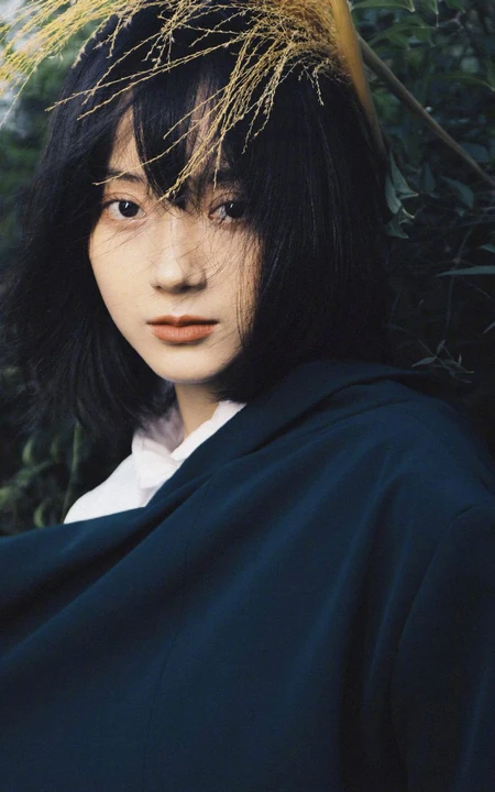 90后女演员卜冠今学生制服短裙户外唯美复古写真美照