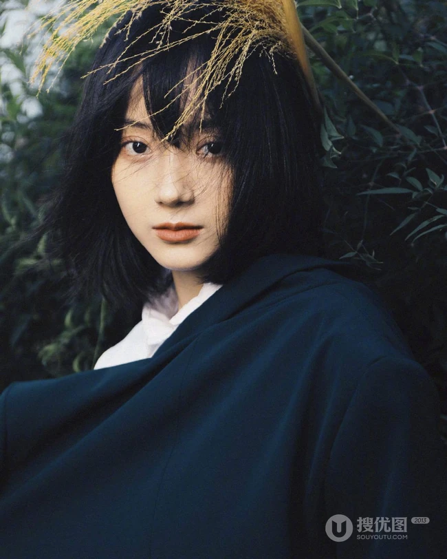 90后女演员卜冠今学生制服短裙户外唯美复古写真美照
