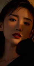 毛晓彤齐肩短发造型最新写真，气质连衣黑裙着身，眼神上演温柔杀