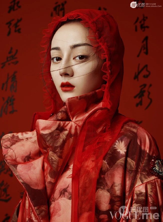 迪丽热巴个性非主流时装着身登杂志写真美照图集