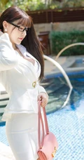 气质全白紧身包臀裙制服OL女生小秘书朱可儿Flower街拍，室内写真套图