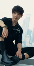 有胡渣的白宇更显男人魅力，陕西帅哥明星白宇酷黑工装写真图片