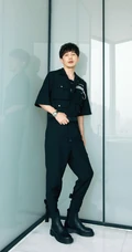 有胡渣的白宇更显男人魅力，陕西帅哥明星白宇酷黑工装写真图片