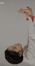 陈昊宇酷美时尚白衣西服套装红衬衫搭配个性杂志写真大片