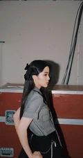好长好美的腿啊！欧阳娜娜《明日之子》学姐造型一展线条感气质舞台照