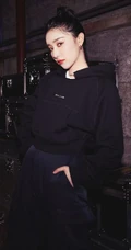 阚清子全黑劲爽穿衣搭配酷美写真图片