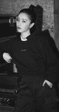 阚清子全黑劲爽穿衣搭配酷美写真图片