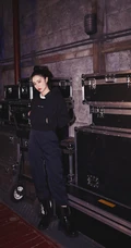 阚清子全黑劲爽穿衣搭配酷美写真图片