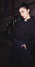 阚清子全黑劲爽穿衣搭配酷美写真图片