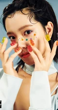 庄达菲化身糖果少女，多套复古服饰，展现文艺糖果女孩魅力