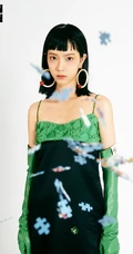 庄达菲化身糖果少女，多套复古服饰，展现文艺糖果女孩魅力