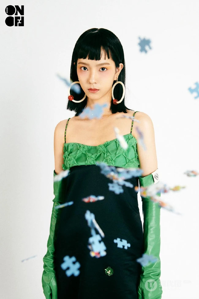 庄达菲化身糖果少女，多套复古服饰，展现文艺糖果女孩魅力