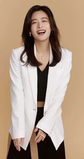 徐百慧展现优雅女人坐姿，姿态写真美照