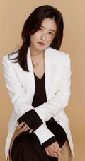 徐百慧展现优雅女人坐姿，姿态写真美照