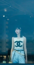 新生代演员&ldquo;八哥哥&rdquo;王悦伊休闲白背心牛仔裤户外唯美写真