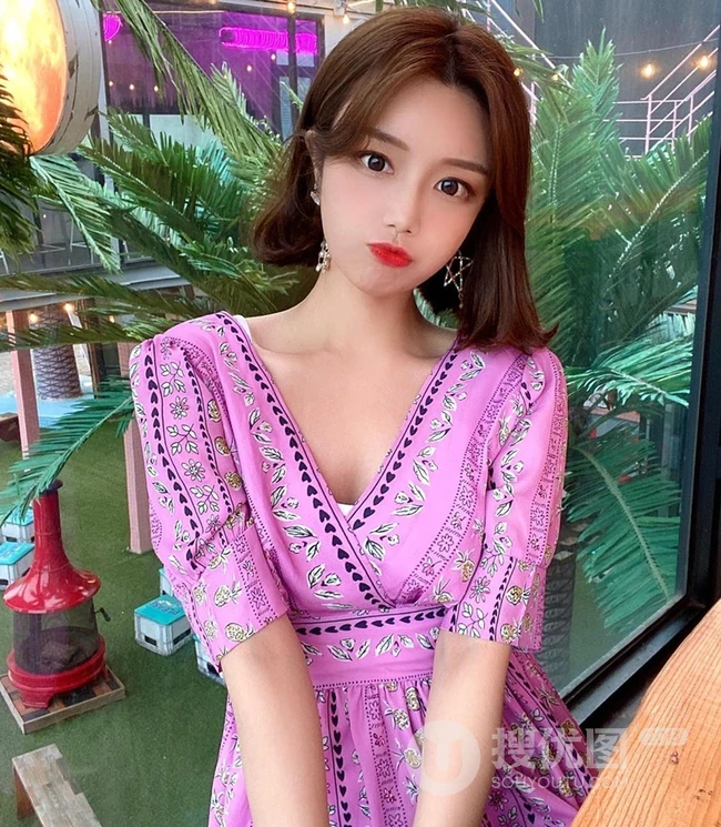趁着夏天，尝试一下最火短发减龄发型吧，一组中分齐肩短发女生好看图片欣赏 第15张