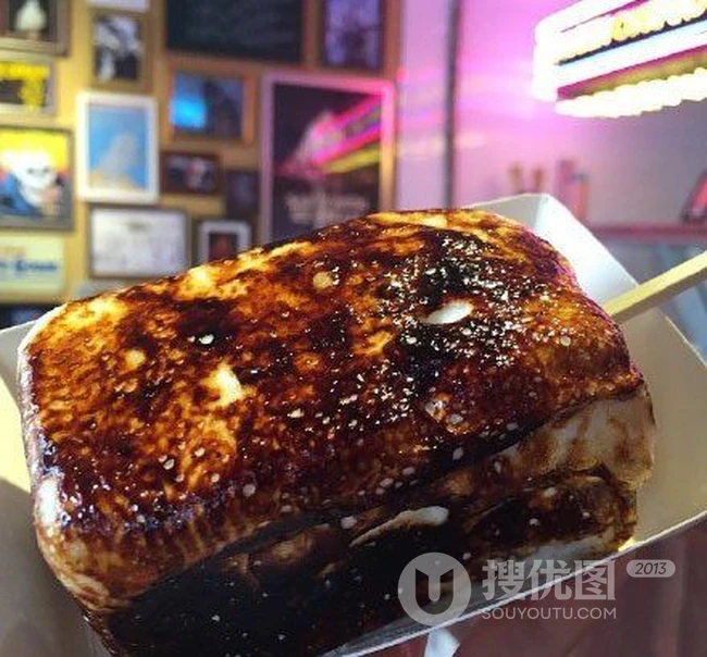 韩国路边美食小吃之一，美味的烤棉花糖冰激凌图片 第5张