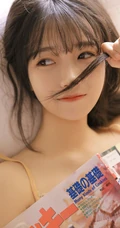 牛奶肌肤匀称身形，漂亮动人可爱小姐姐肩带衣短裤系列超高清写真大图