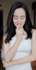 王智紧身白裙优雅气质写真