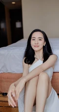 王智紧身白裙优雅气质写真