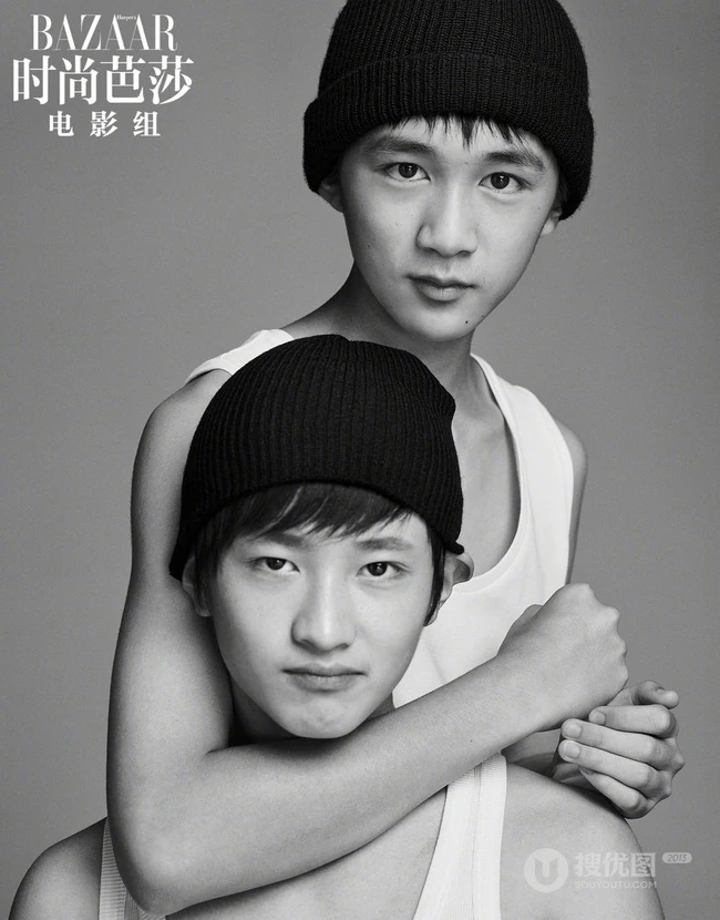 网剧《隐秘的角落》小帅哥演员荣梓杉、史彭元黑白写真杂志图片