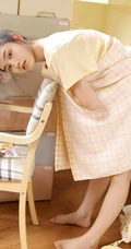 让人浮想联翩很清新却很撩的居家服短裤少女悠闲写真图集
