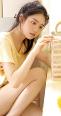 让人浮想联翩很清新却很撩的居家服短裤少女悠闲写真图集