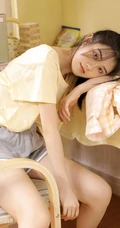让人浮想联翩很清新却很撩的居家服短裤少女悠闲写真图集