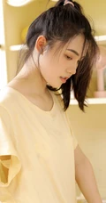 让人浮想联翩很清新却很撩的居家服短裤少女悠闲写真图集