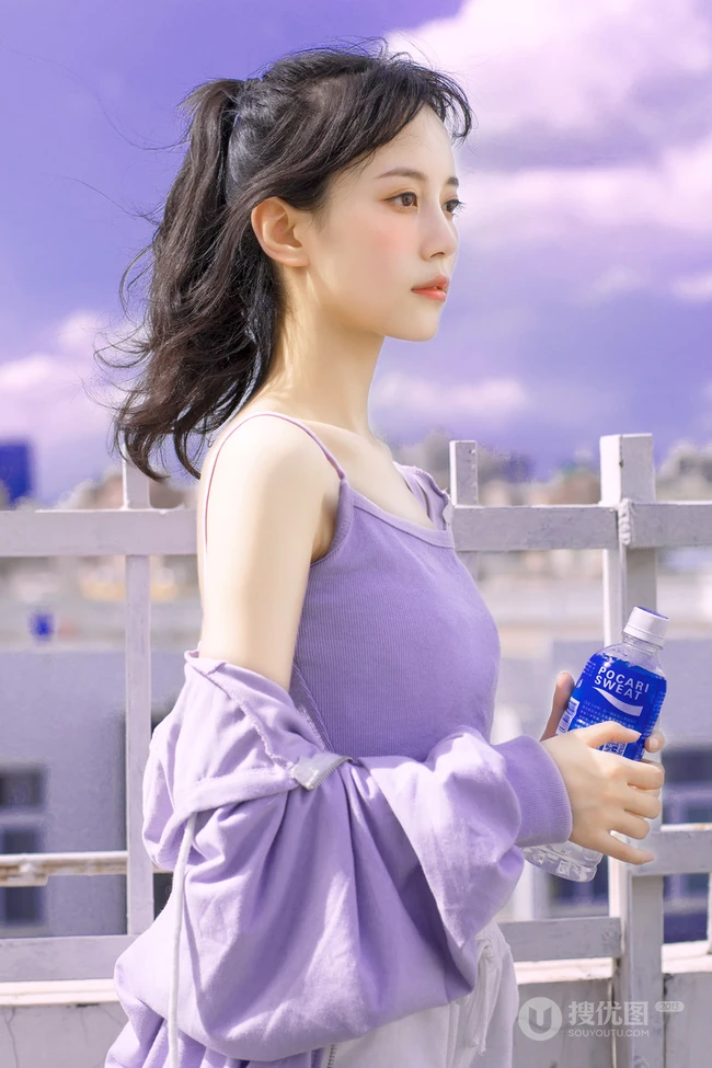 骨感美，浅粉浅粉的苗条骨感纤细线条少女户外街拍美照