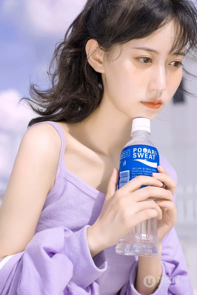 骨感美，浅粉浅粉的苗条骨感纤细线条少女户外街拍美照
