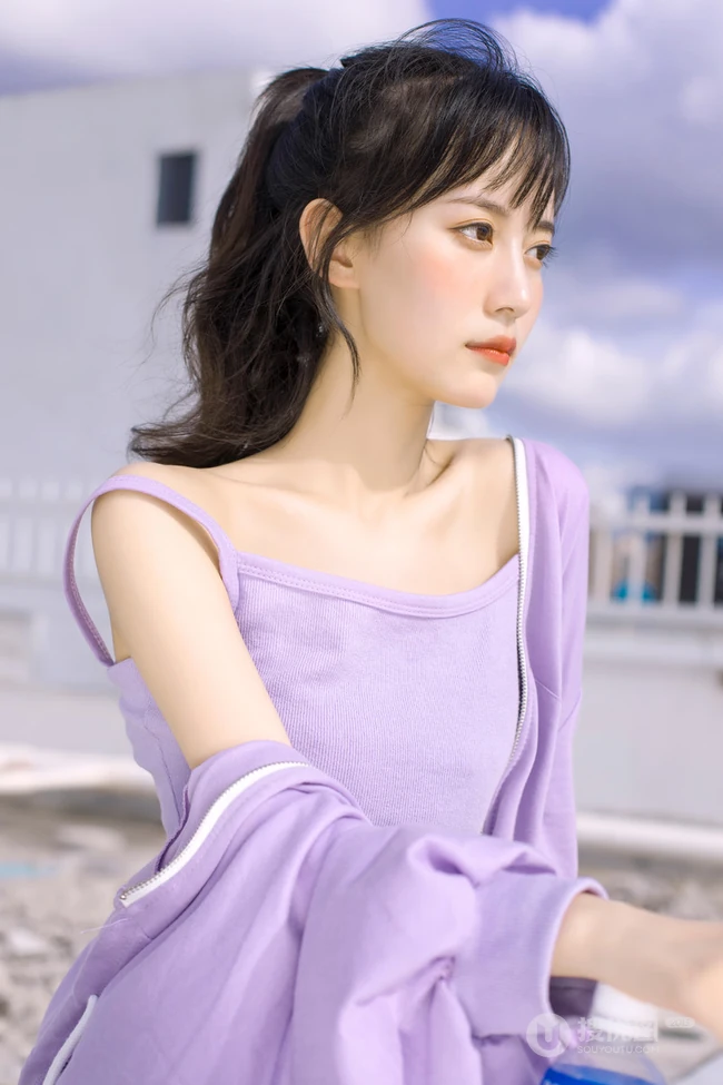骨感美，浅粉浅粉的苗条骨感纤细线条少女户外街拍美照