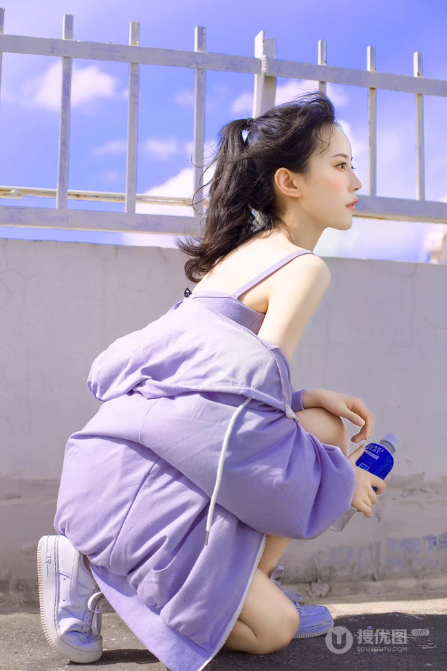 骨感美，浅粉浅粉的苗条骨感纤细线条少女户外街拍美照