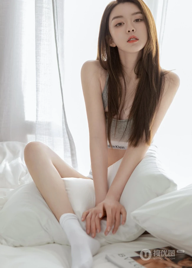 得，又是一个颜高，身材超棒的精选马甲线女生周麟嘉气质高清室内写真