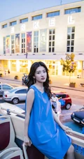 梁洁工作室晒旅拍写真，双层巴士上，享受微风拂面的美好