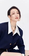 王鸥短裤高筒靴大秀线条感酷飒写真美照