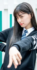 金度妍、金旻奎主演电视剧《撕漫男女》拍摄现场学生装照片