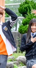 金度妍、金旻奎主演电视剧《撕漫男女》拍摄现场学生装照片