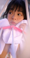 自家阳台洗衣，晾衣的俏皮可爱元气少女肩带裙，家居服清新写真美照