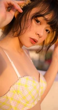 自家阳台洗衣，晾衣的俏皮可爱元气少女肩带裙，家居服清新写真美照
