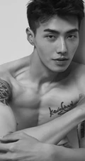 肌肉纹身男肖凯造型上身秀完美身形杂志写真大片