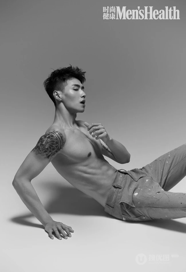 肌肉纹身男肖凯造型上身秀完美身形杂志写真大片